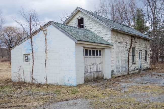 abandonedgarage-1