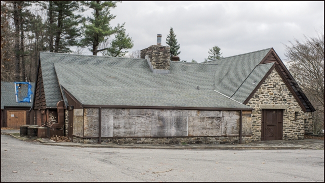 vemacypark-abandonedrestaurant-1