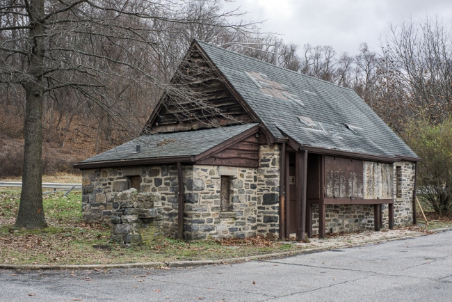 vemacypark-anotherabandonedbuilding-1