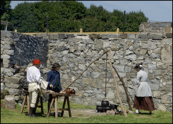 visttoupstatenyvermont_fortticonderoga_reenactor-2-of-2